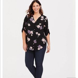 Torrid Black 1X Harper-Floral bunches Blouse